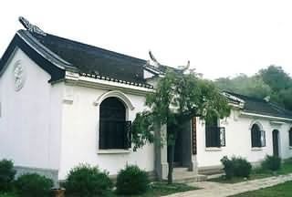 �Ͼ�����ʯ�ʾӰ�ɽ԰